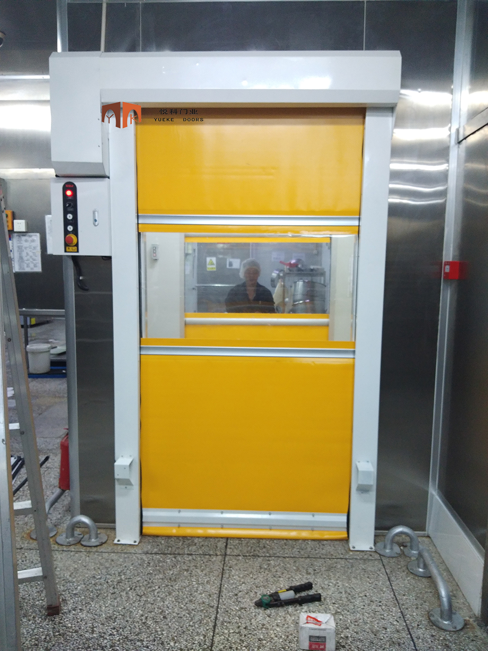 使用快速卷簾門的節能原理